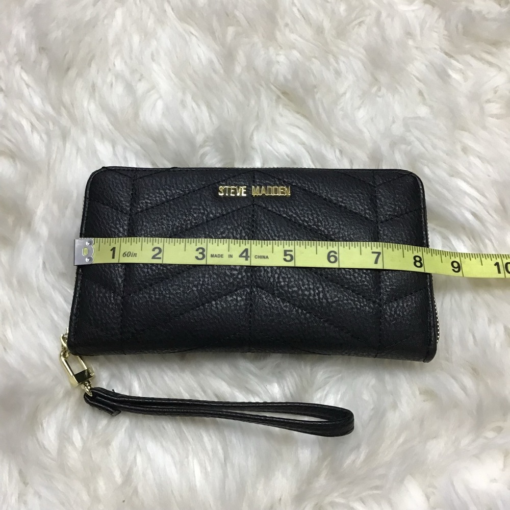 Steve Madden Wristlet Black Leather Card Cash Wallet S/M Quilted Pebbled Logo - Picture 2 of 10